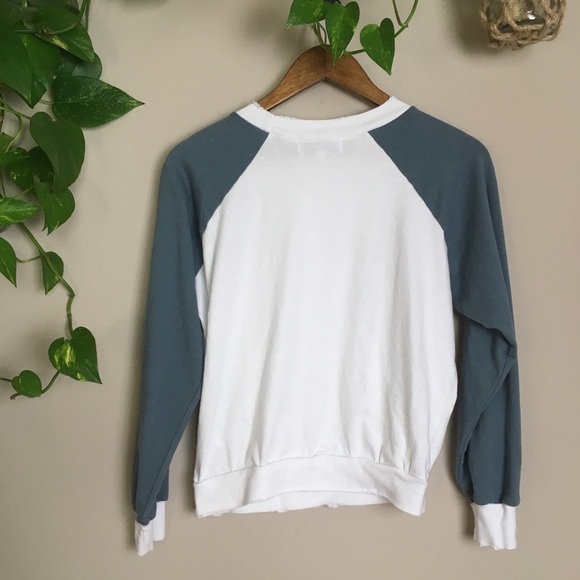 SOLD🤙🏼WILDFOX✨Sweatshirt - Picture 7 of 8